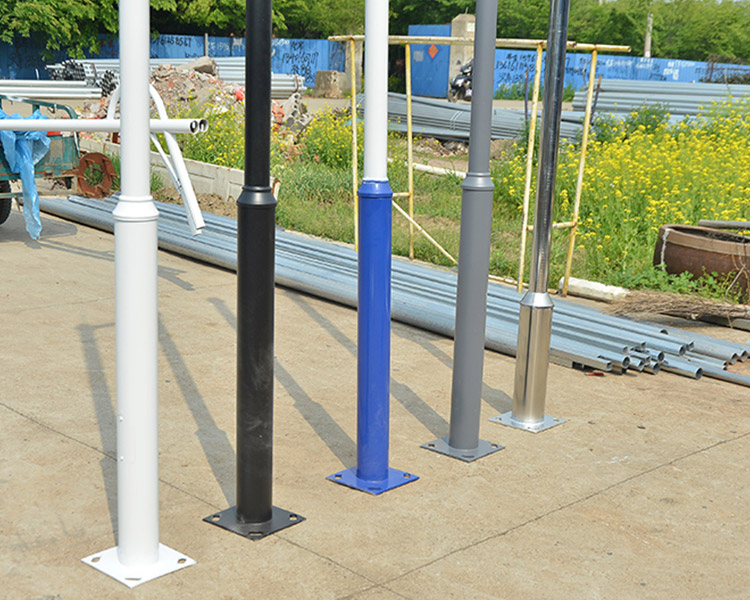 太原鑫雨杭電器設備：消費者在選購道路監控桿時(shí)該注意什么？